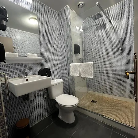 Empire Hotel 3*