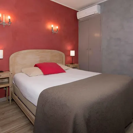 Empire Hotel 3*