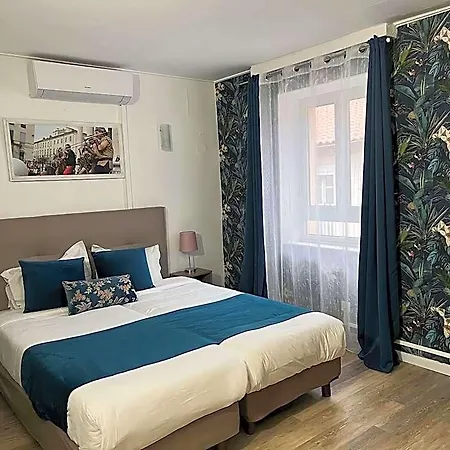 Empire Hotel