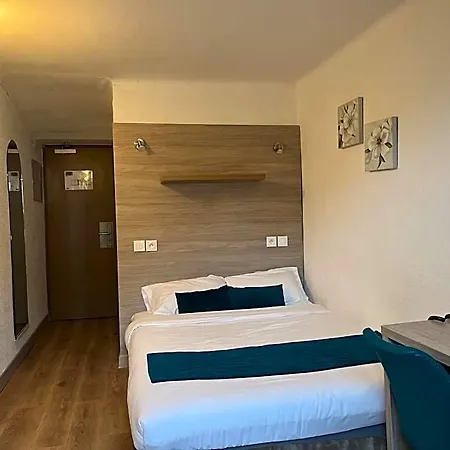 Empire Hotel 3*